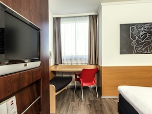 Standard Room, 1 Double Bed | In-room safe, desk, iron/ironing board, free WiFi
