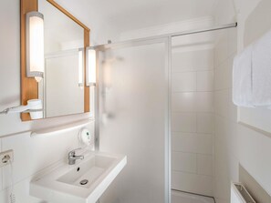 Caja de seguridad en la habitación y escritorio 