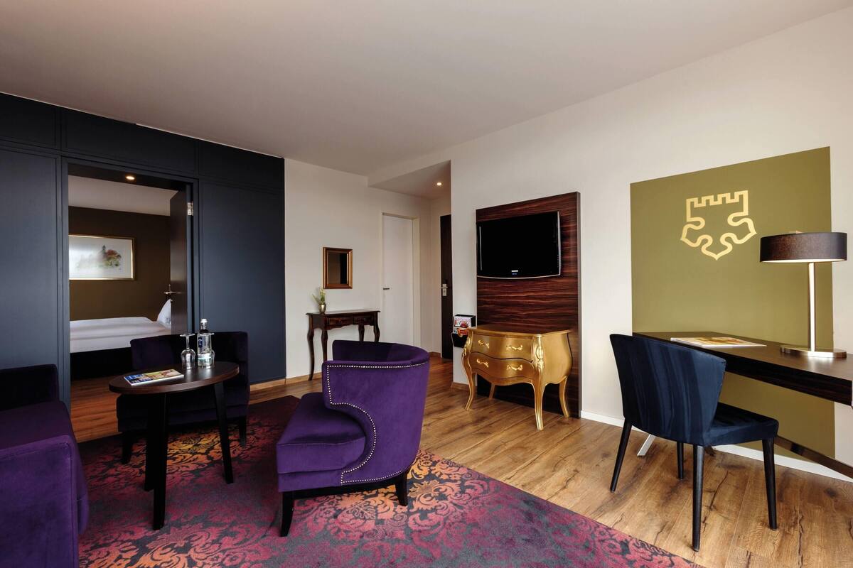 ห้องสวีท (Penthouse) | ตู้นิรภัยในห้องพัก, โต๊ะทำงาน, พื้นที่ทำงานแบบใช้แล็ปท็อป, ผ้าม่านกันแสง