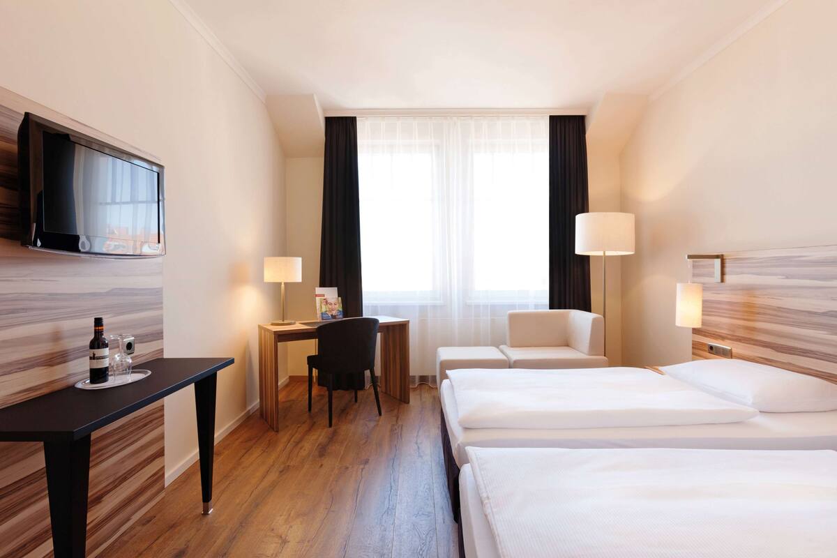 Superior Room | ตู้นิรภัยในห้องพัก, โต๊ะทำงาน, พื้นที่ทำงานแบบใช้แล็ปท็อป, ผ้าม่านกันแสง