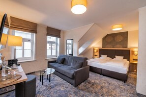 Hypo-allergenic bedding, in-room safe, desk, soundproofing