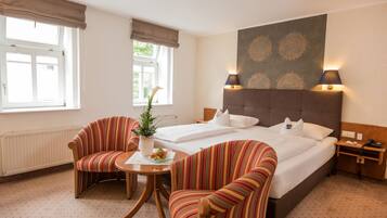 Literie hypoallergénique, coffres-forts dans les chambres, bureau