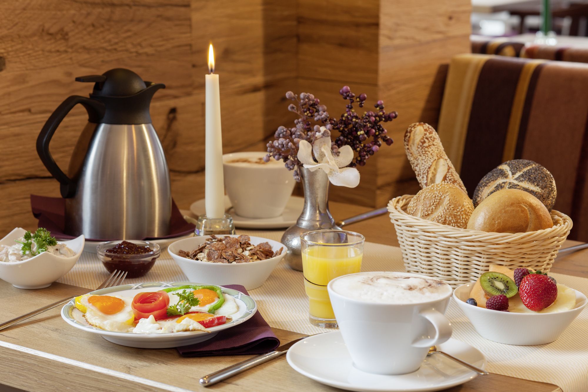 Breakfast (EUR 14 per person)