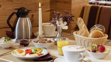 FrĂŒhstĂŒck (14 EUR pro Person)