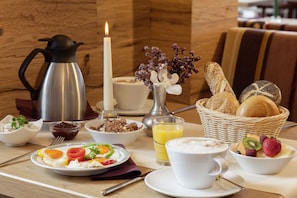 Buffet breakfast for a fee - Göbel's Sophien Hotel (Eisenach)