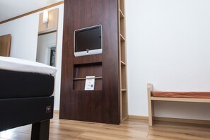 1 bedroom, desk, blackout curtains, soundproofing