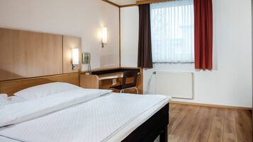 Accessible Double Room | Schreibtisch, Verdunkelungsvorhänge, schallisolierte Zimmer
