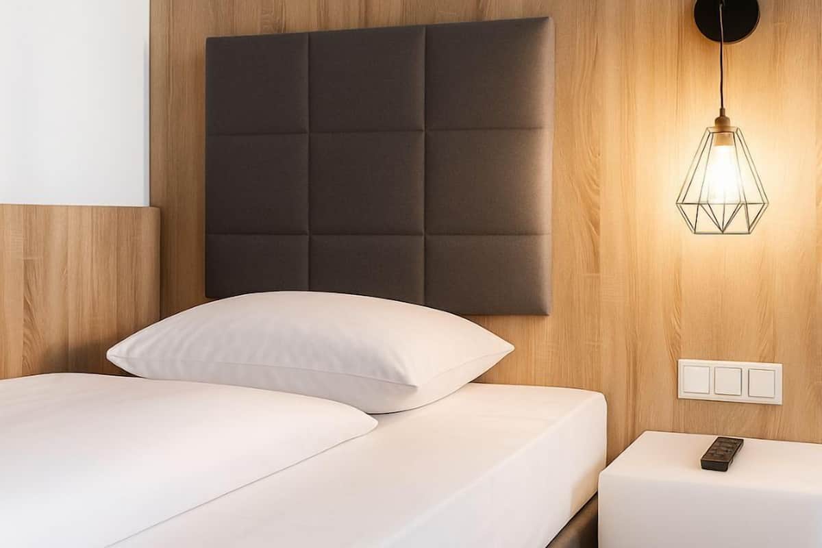 Kamar Single Deluks | Seprai antialergi, meja kerja, dan ruang kerja ramah laptop