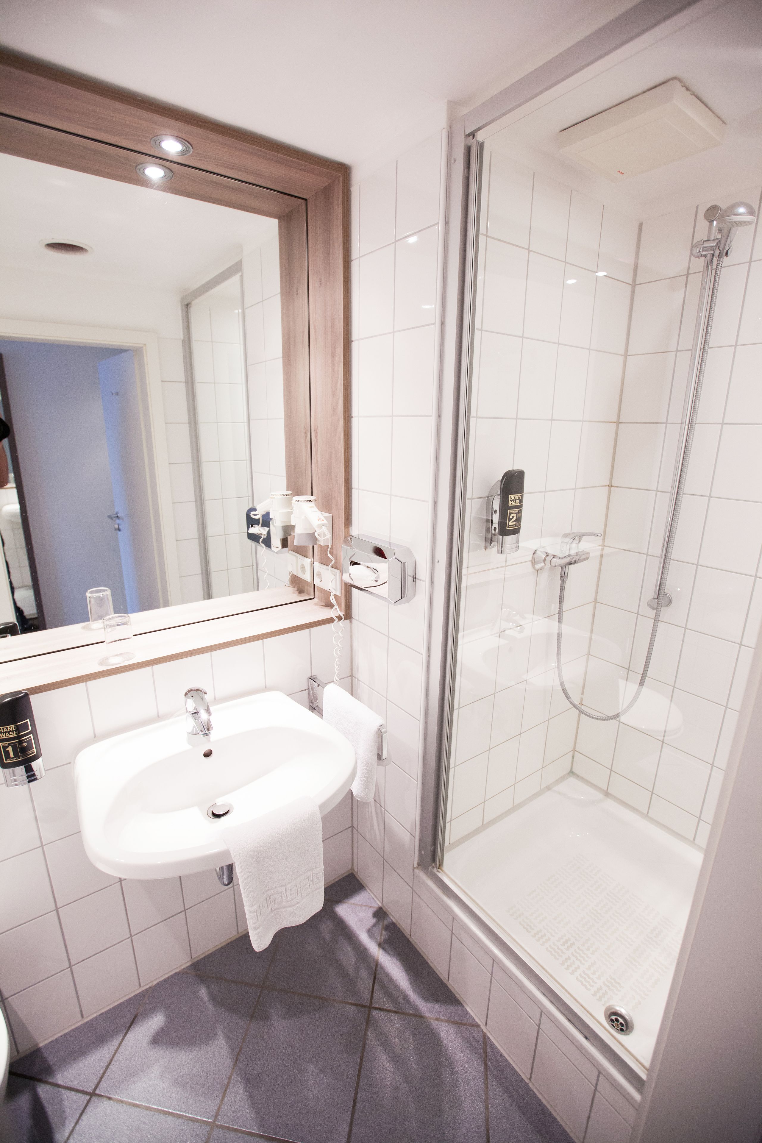 classic single room, 1 single bed | bathroom | hair dryer, towels