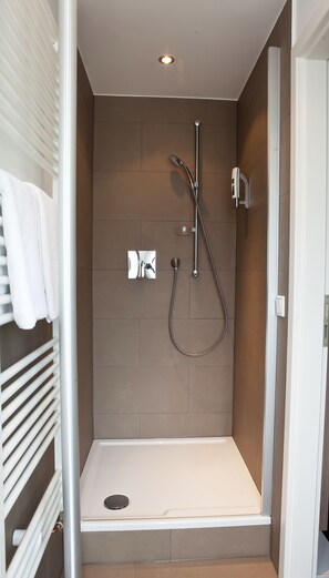 Classic Triple Room | Bathroom