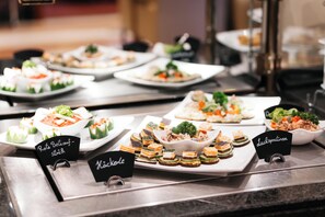 Petit déjeuner buffet servi tous les jours en supplément