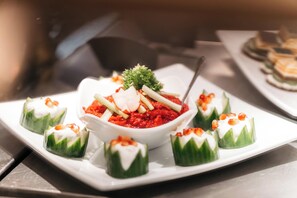 Petit déjeuner buffet servi tous les jours en supplément