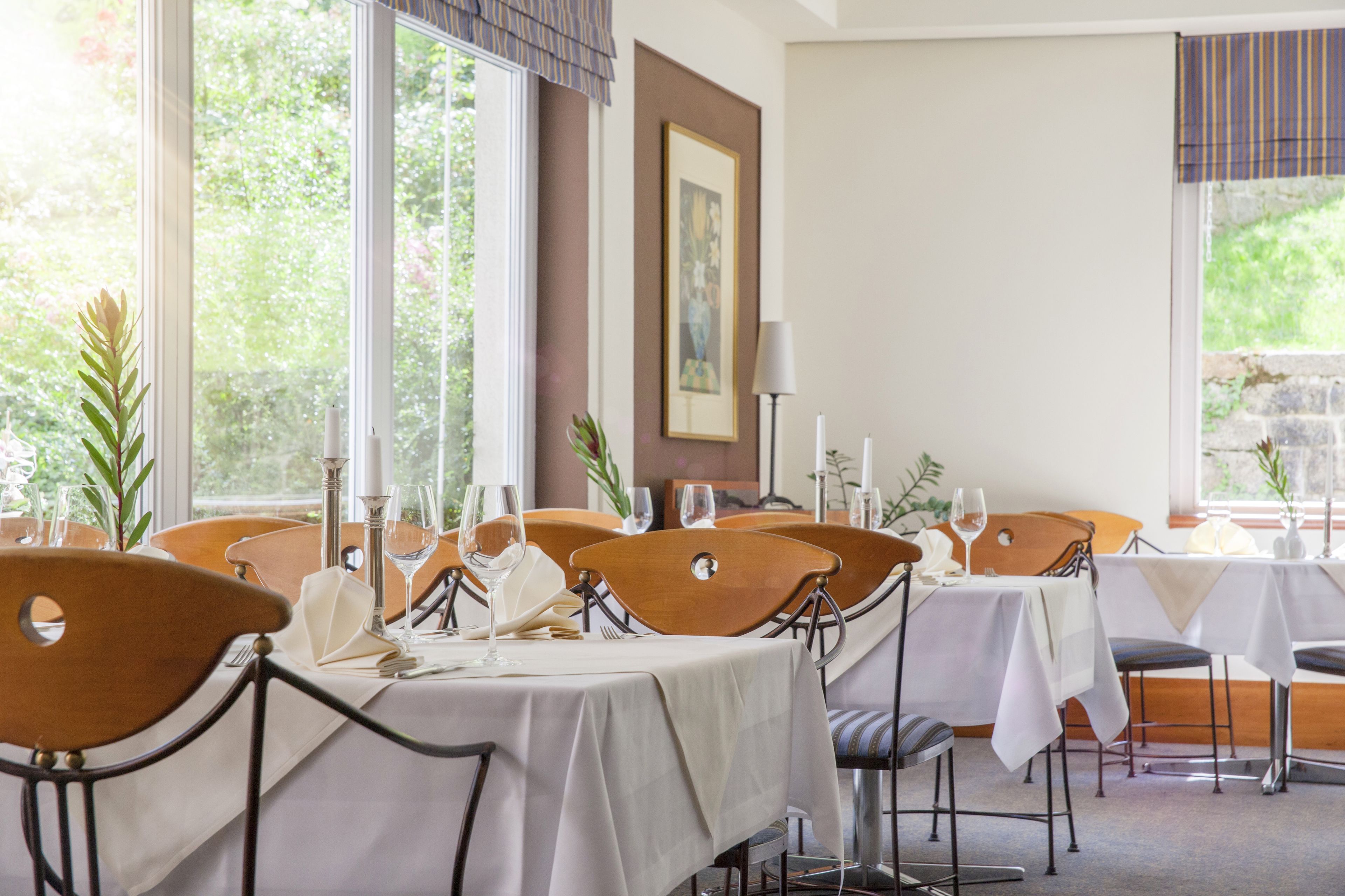 breakfast, dinner served; regional cuisine, garden views