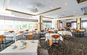 Free buffet breakfast on weekdays - Parkhotel Görlitz (Görlitz)