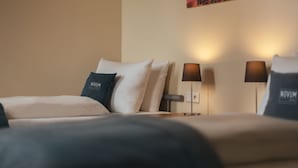 Unclassified image, 3 of 43, button - Hotel Holstenwall (Hamburg)