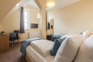 Comfort Single Room | Hypo-allergenic bedding, in-room safe, individually furnished, desk
