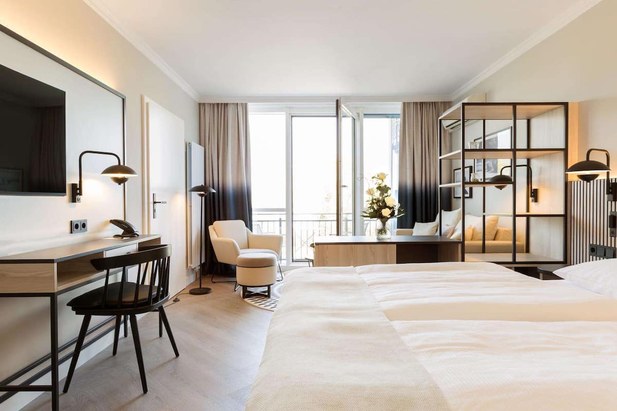 deluxe room, balcony | 1 bedroom, hypo-allergenic bedding, in-room safe, desk