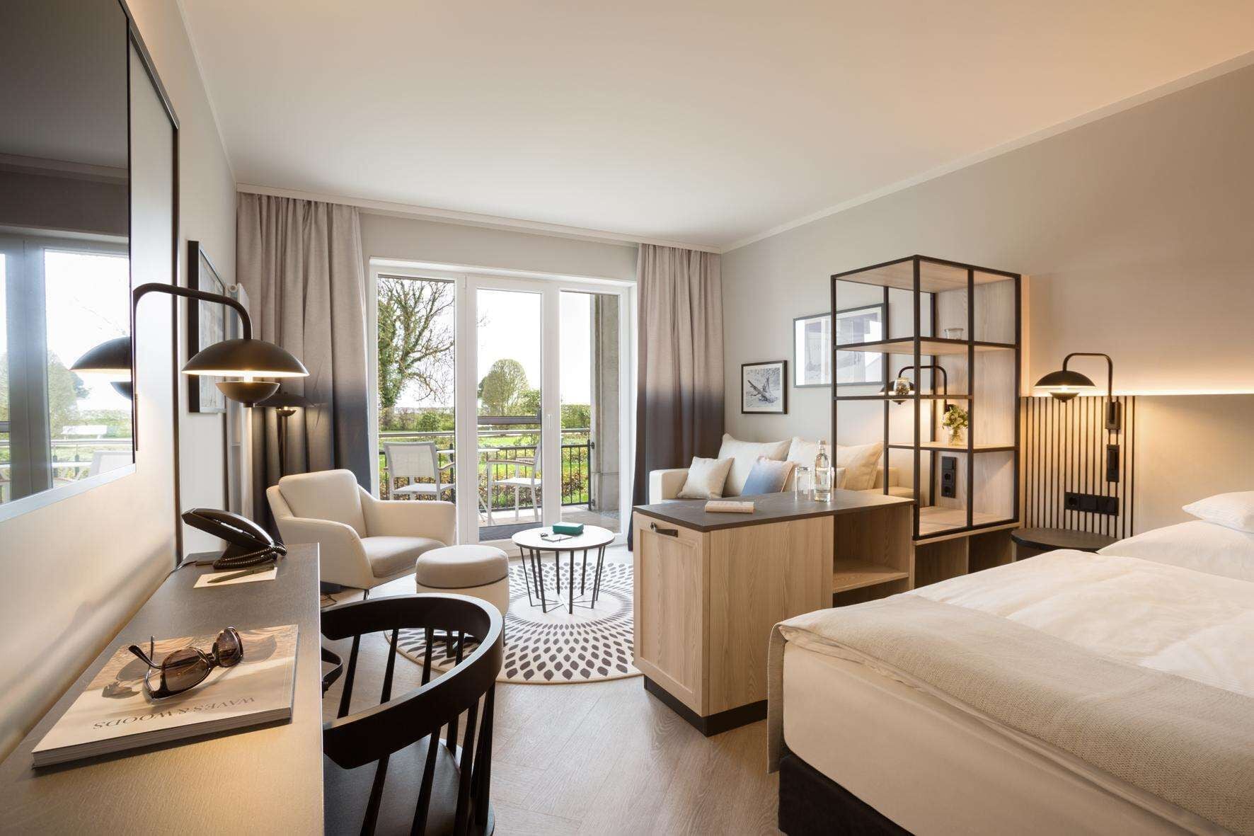 deluxe room | 1 bedroom, hypo-allergenic bedding, in-room safe, desk