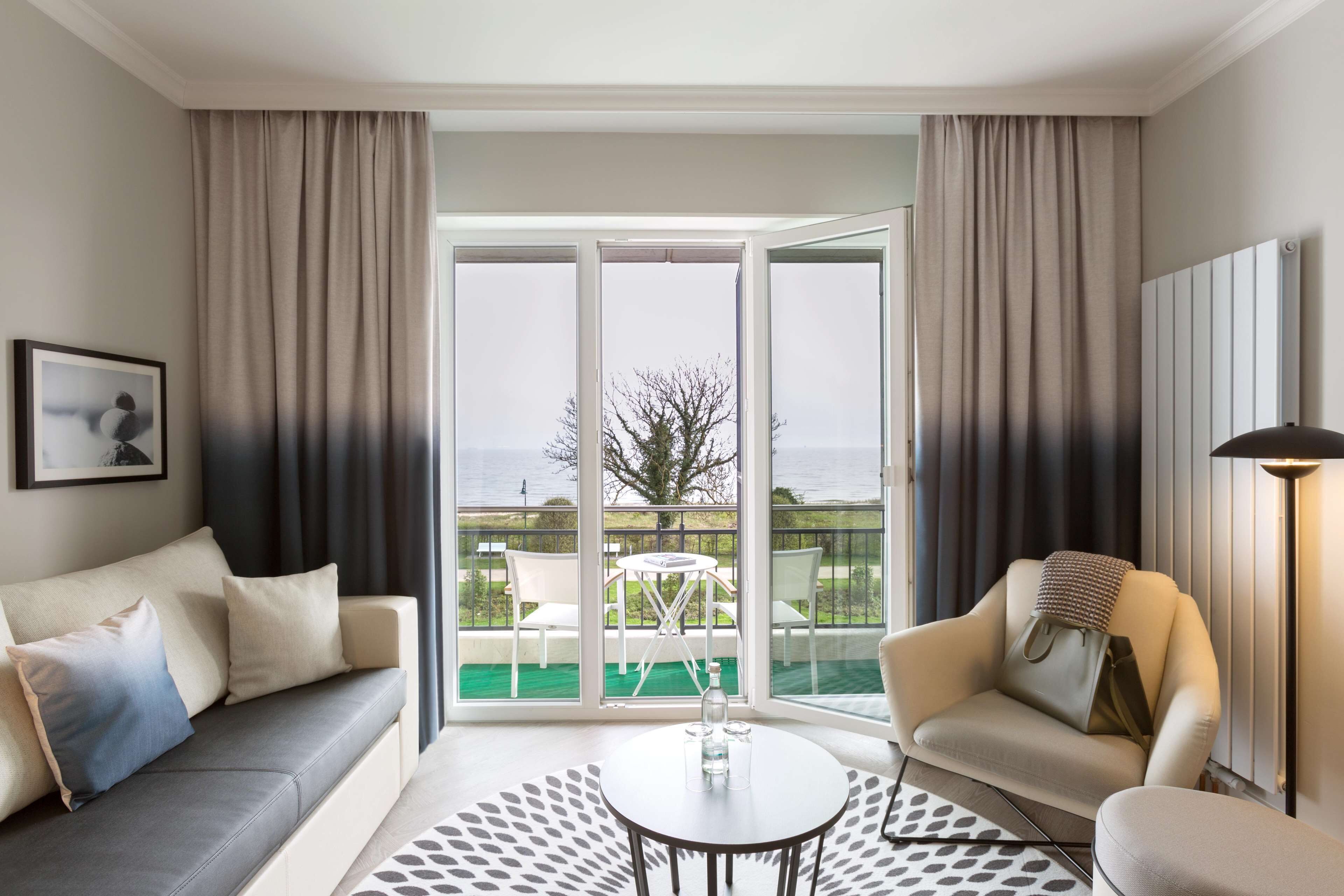 deluxe room, balcony, oceanfront | 1 bedroom, hypo-allergenic bedding, in-room safe, desk