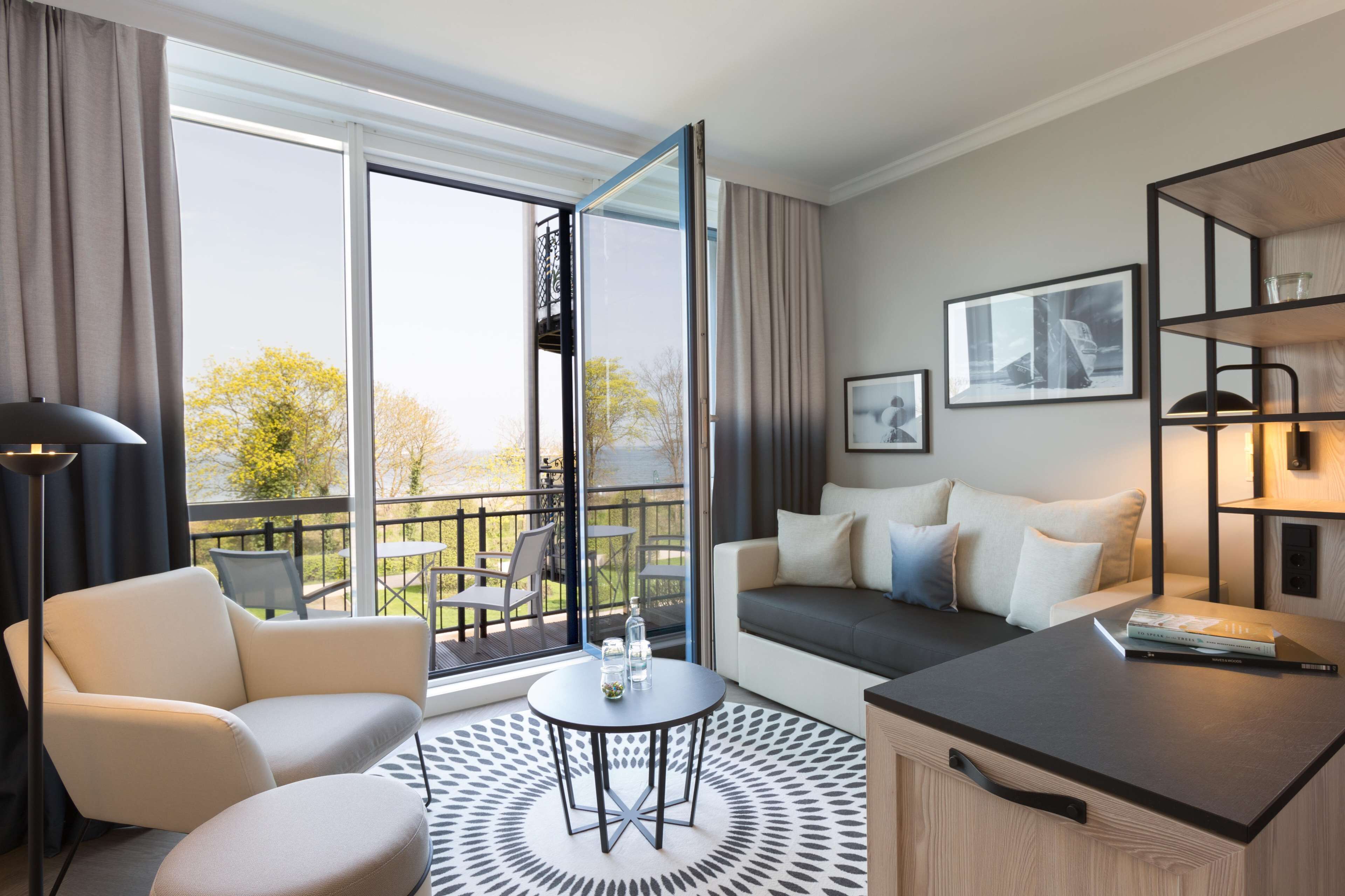 deluxe room, balcony | 1 bedroom, hypo-allergenic bedding, in-room safe, desk