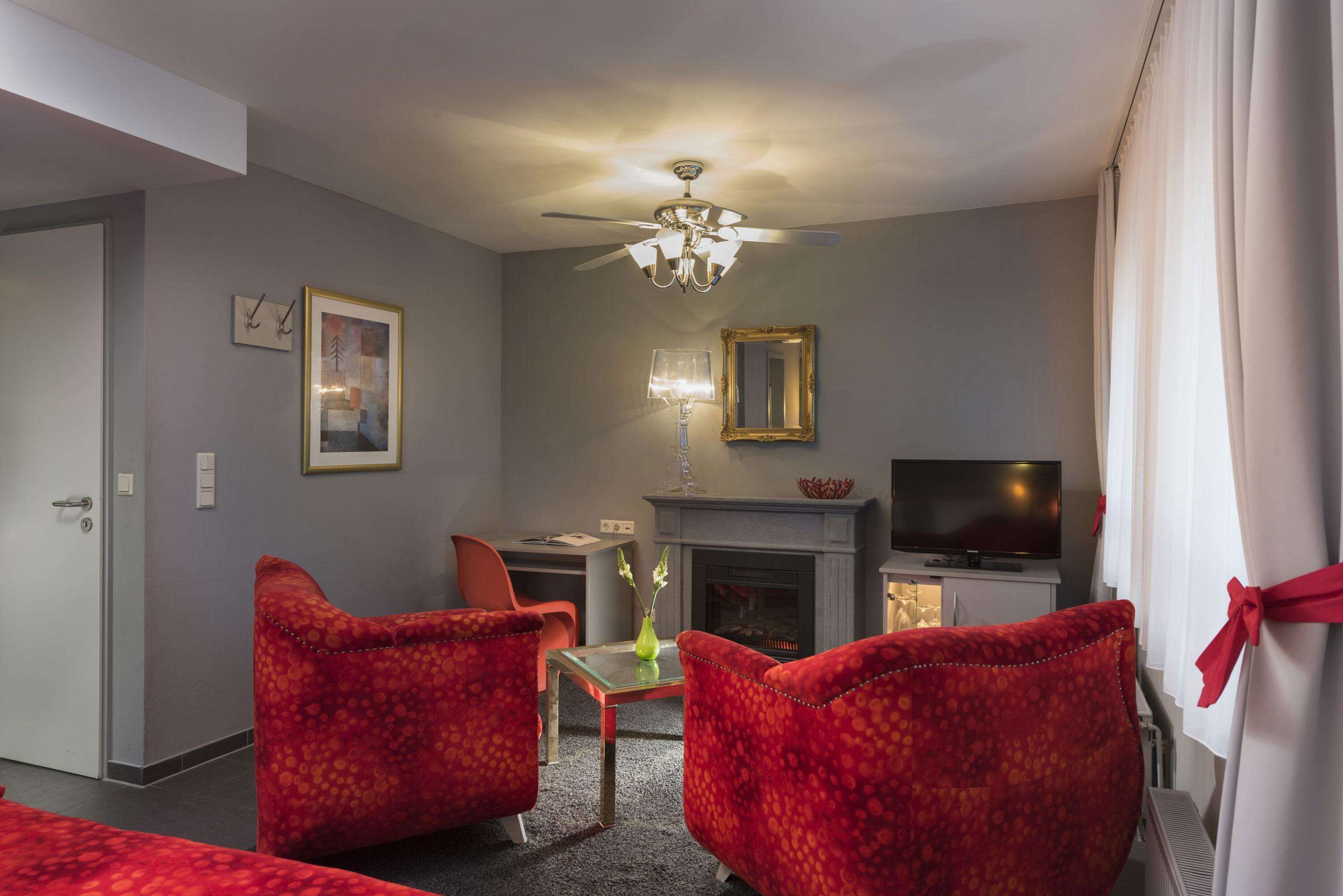 1 bedroom, hypo-allergenic bedding, in-room safe, desk