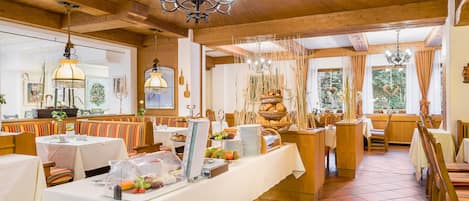 Daily buffet breakfast (EUR 16.50 per person)