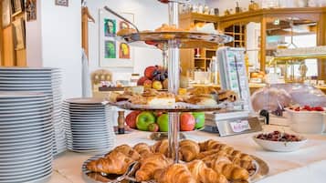 Daily buffet breakfast for a fee