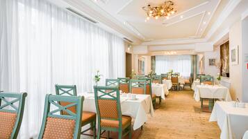 Daily buffet breakfast (EUR 16.50 per person)