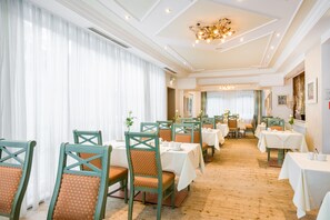 Daily buffet breakfast (EUR 16.50 per person)