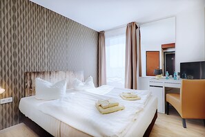 Ropa de cama hipoalergénica, escritorio y sistema de insonorización 