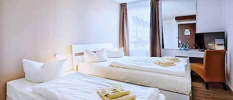Hypo-allergenic bedding, desk, soundproofing, free WiFi