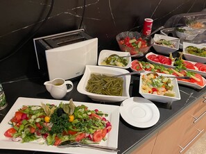 매일 뷔페 아침 식사(1인당 EUR 10)