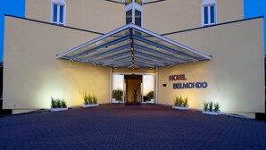 A hotel with a symmetrical facade, large windows, and a covered entrance. - Hotel Belmondo Leipzig Airport by Mayburgh (Wiedemar)