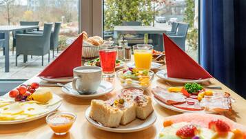 Daily buffet breakfast (EUR 9.50 per person)