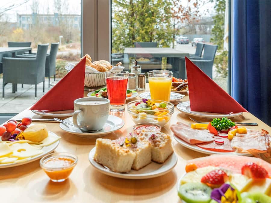 Daily buffet breakfast for a fee