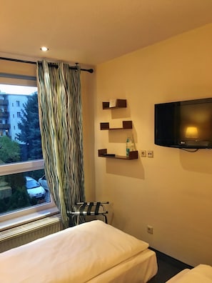Ropa de cama de alta calidad, sistema de insonorización y wifi gratis 