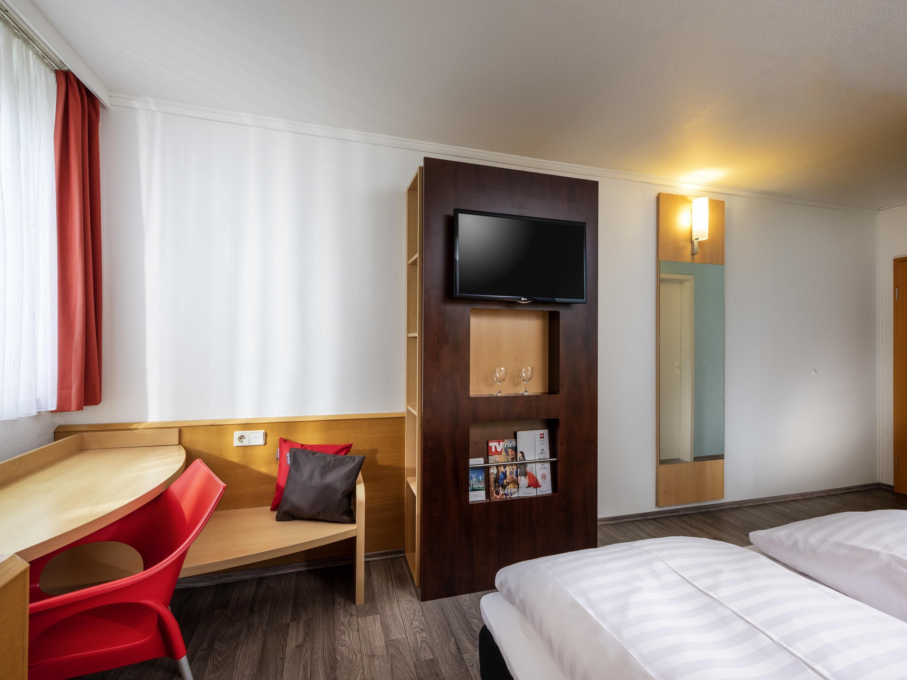 Standard Room, 2 Single Beds | In-room safe, desk, soundproofing, iron/ironing board