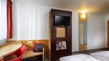 Standardzimmer, 2 Einzelbetten | Zimmersafe, Schreibtisch, schallisolierte Zimmer, Bügeleisen/Bügelbrett