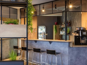 Bar (in der Unterkunft)