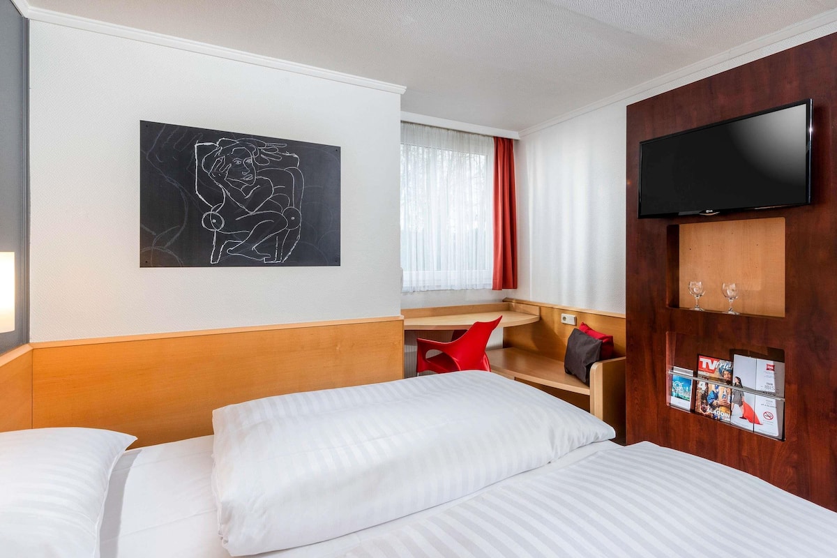 Standard Room, Multiple Beds, Accessible