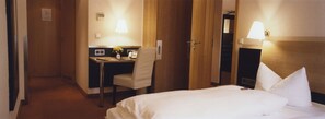 Family Double Room, 2 Bedrooms, Connecting Rooms | Desk, bed sheets