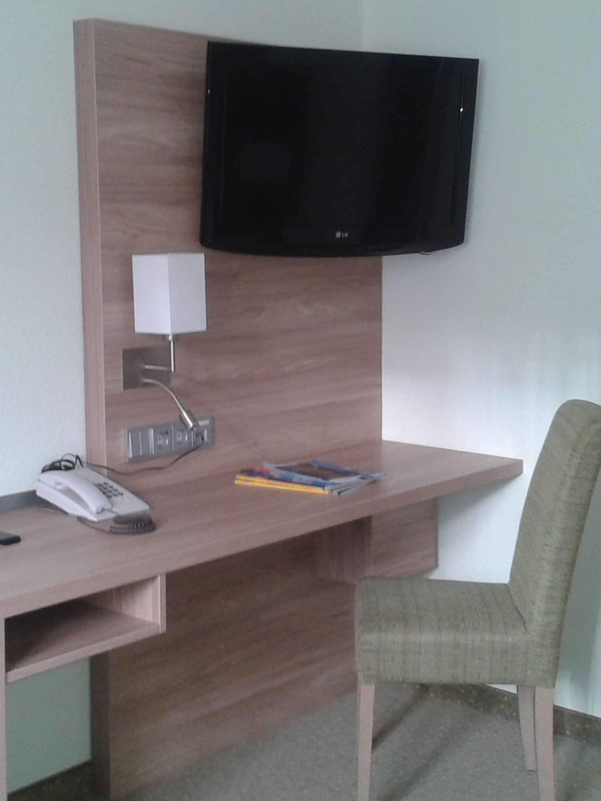 standard double room single use | 1 bedroom, desk, bed sheets