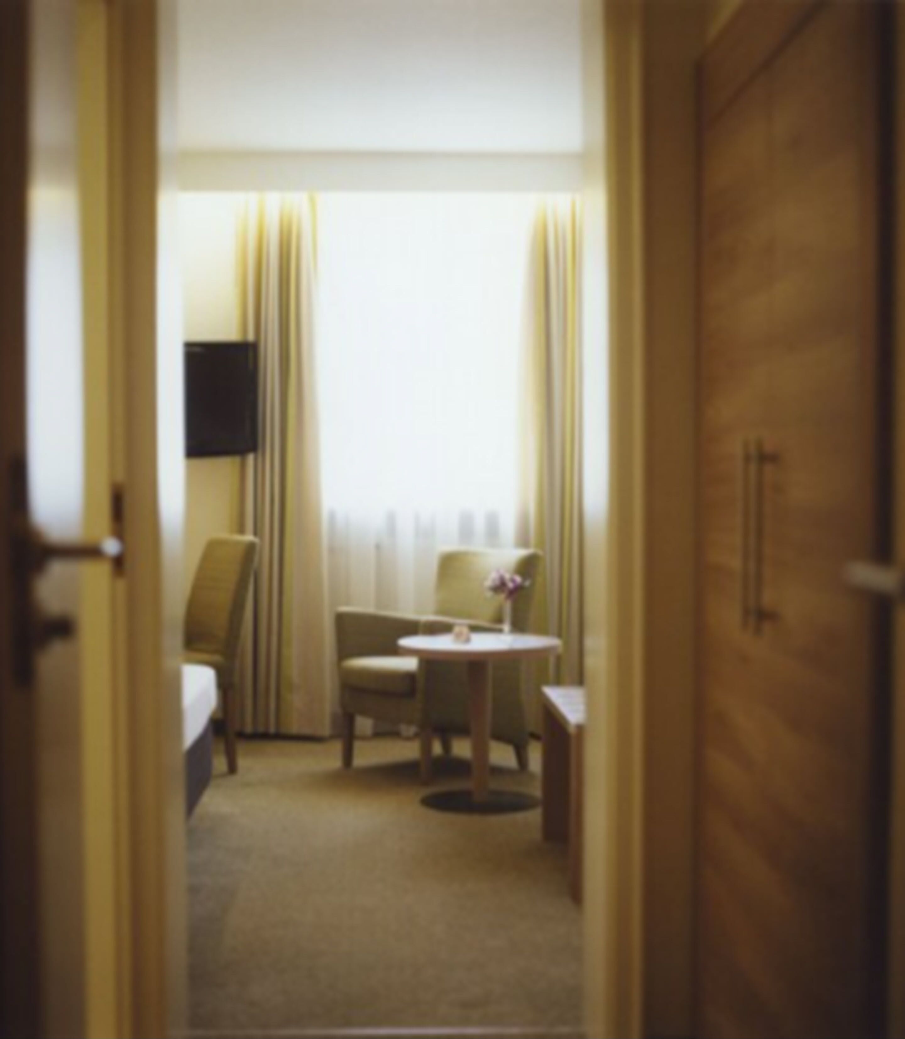 1 bedroom, desk, bed sheets