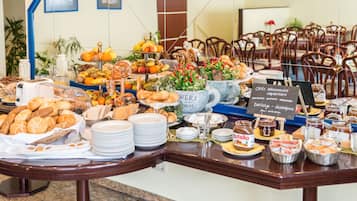 Desayuno buffet (EUR 14 por persona)