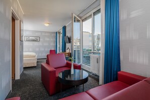 Minibar, individually decorated, desk, blackout curtains - Hotel Fidelio (Munich)