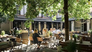 Breakfast, lunch, dinner and brunch served - Golden Leaf Hotel Altmunchen (Munich)