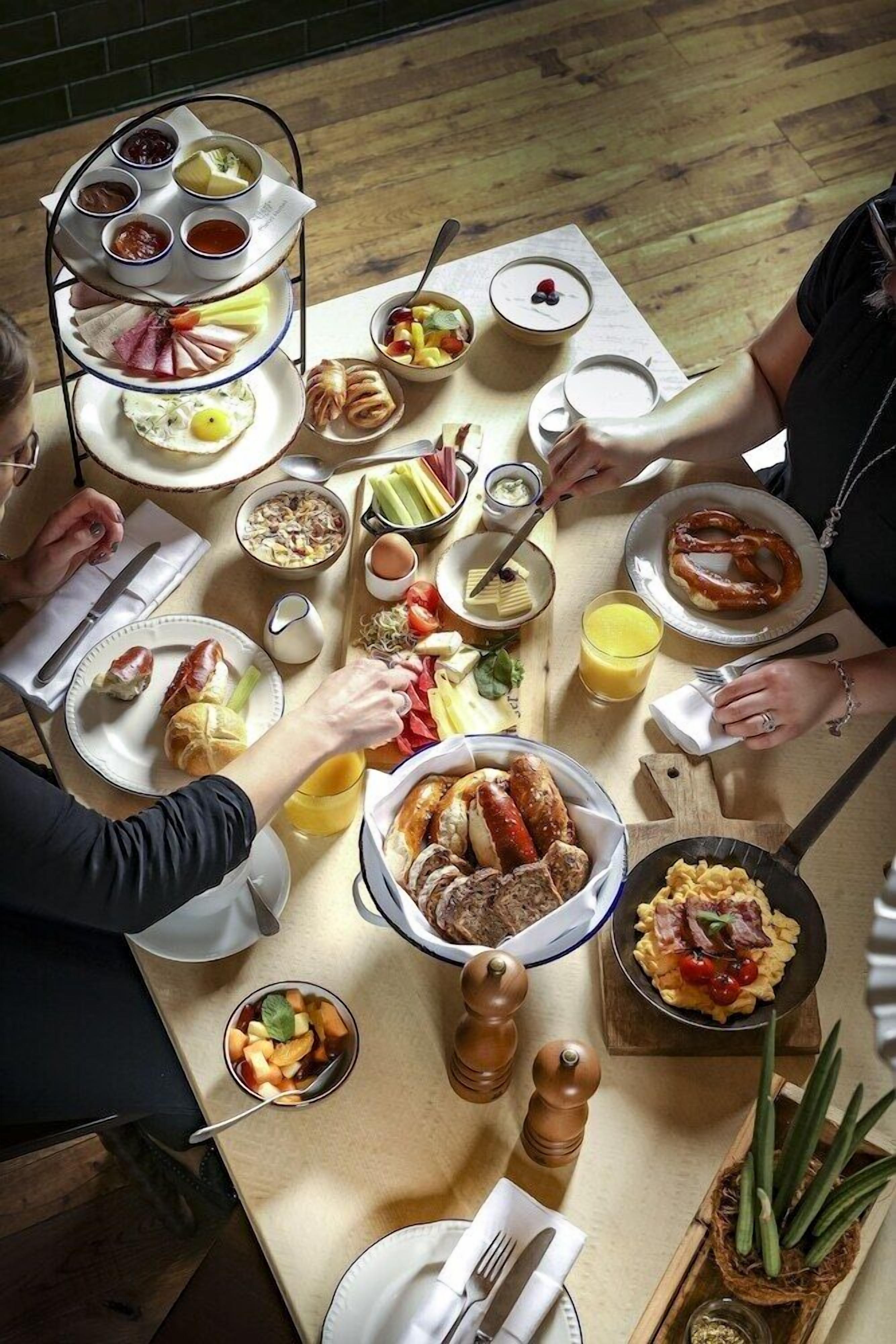 Breakfast, lunch, dinner and brunch served 