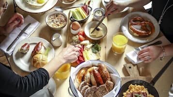 Breakfast, lunch, dinner and brunch served