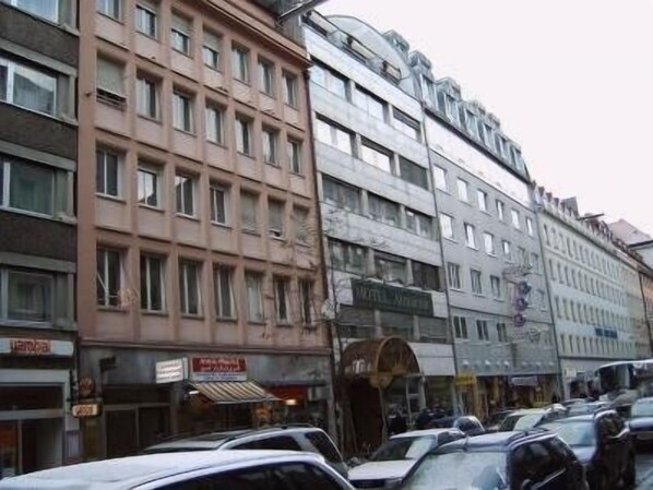 Front of property - Hotel Ambiente (Munich)