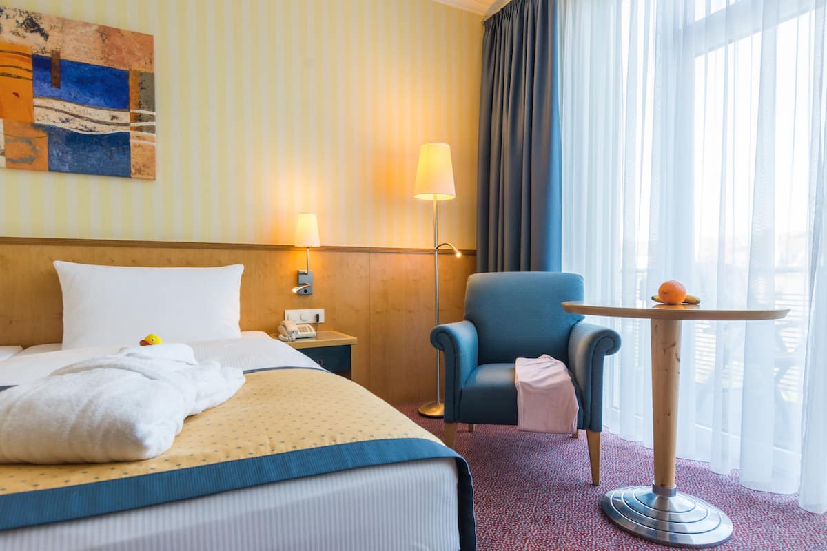 standard double room | hypo-allergenic bedding, minibar, in-room safe, desk